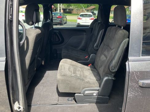 Used 2017 Dodge Grand Caravan SE FWD image 11