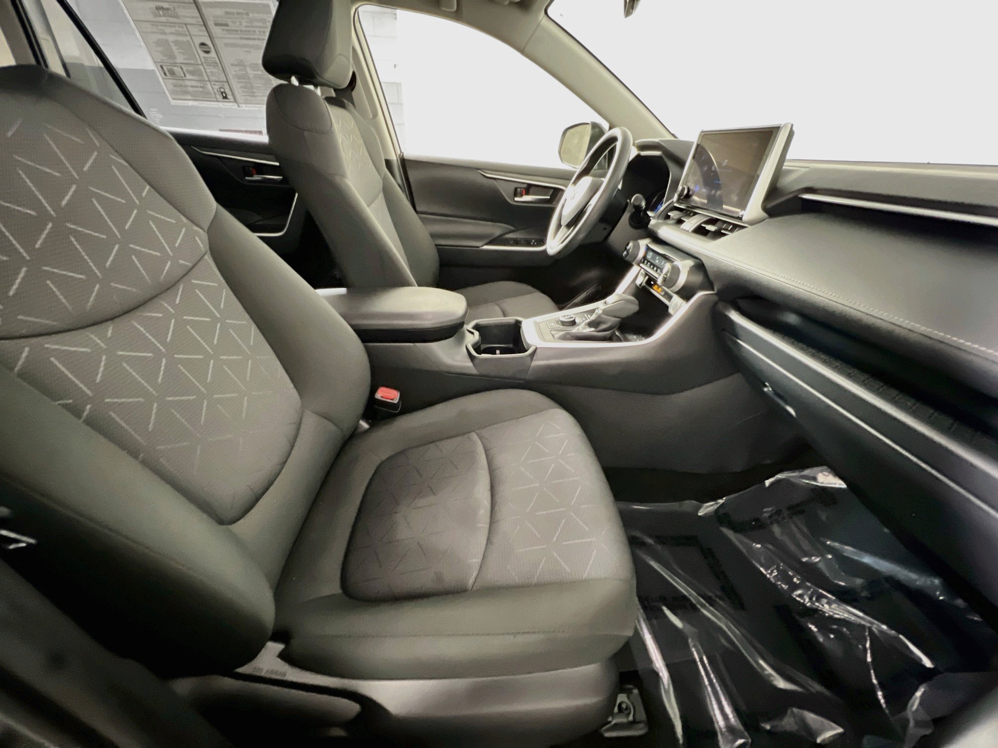 Used 2025 Toyota RAV4 XLE AWD/4WD image 31