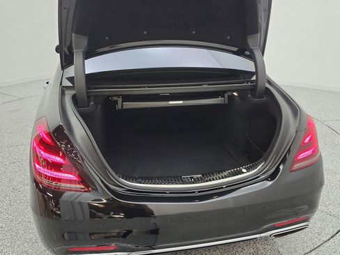 Used 2020 Mercedes-Benz S 560 Sedan image 21