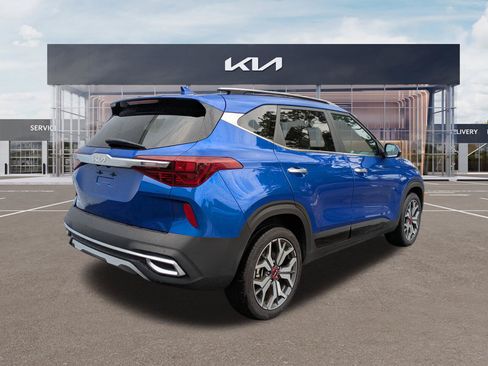 Certified 2023 Kia Seltos SX w/ SX Sunroof Package AWD/4WD image 4