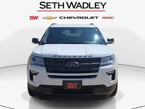 Used 2018 Ford Explorer XLT w/ Equipment Group 202A AWD/4WD image 2