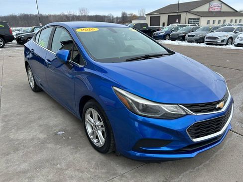 Used 2016 Chevrolet Cruze LT w/ Convenience Package image 3