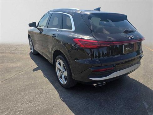 Used 2025 Audi Q5 Premium Plus w/ Premium Plus AWD/4WD image 5