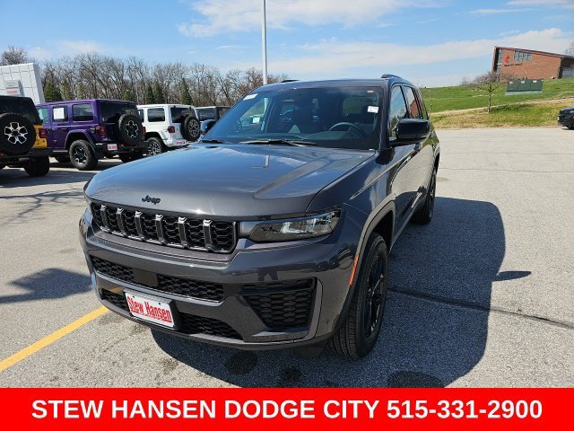 New 2026 Jeep Grand Cherokee Altitude AWD/4WD image 1
