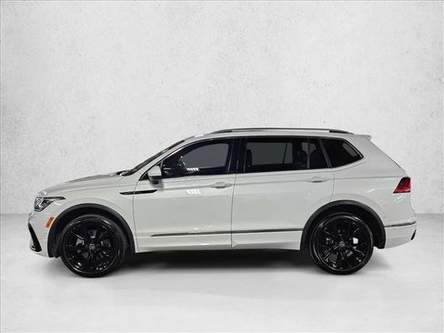 Used 2024 Volkswagen Tiguan SEL R-Line w/ MDO Package, Two-Row AWD/4WD image 9