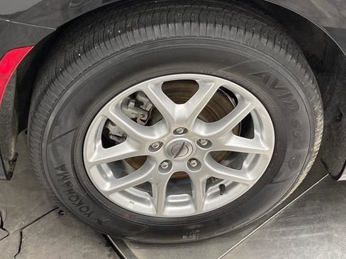 Used 2023 Chrysler Pacifica Touring-L image 55