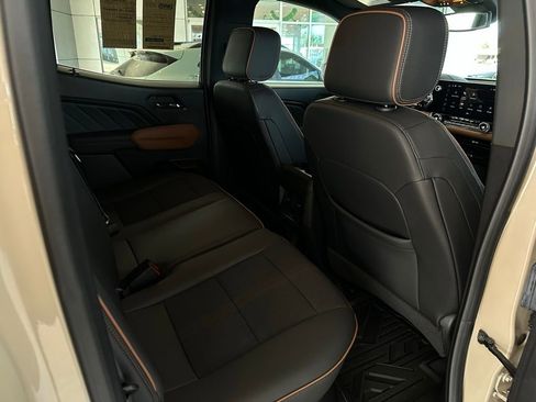 Used 2024 GMC Canyon AT4 w/ Technology Package image 17