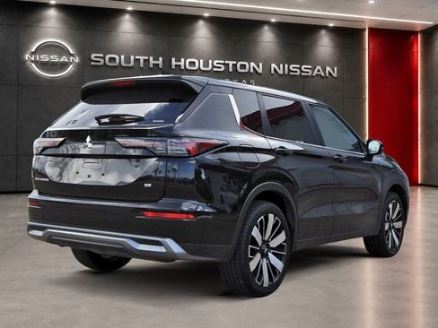 Used 2025 Mitsubishi Outlander AWD image 4