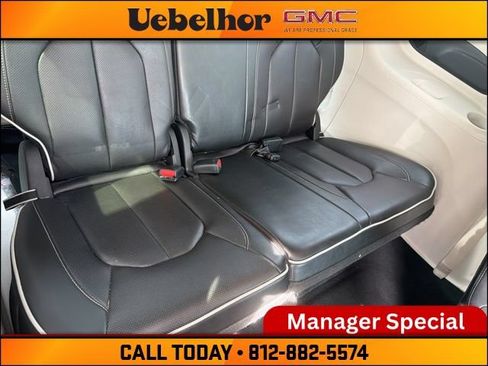 Used 2024 Chrysler Pacifica Limited FWD image 8