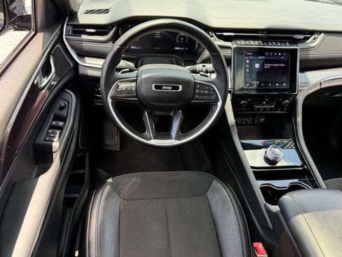 Used 2022 Jeep Grand Cherokee Altitude RWD image 8