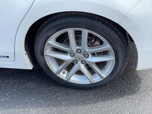 Used 2016 Lexus CT 200h w/ Navigation Package image 8