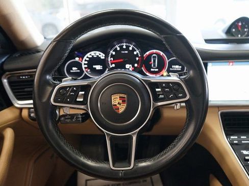 Used 2019 Porsche Panamera 4 image 32