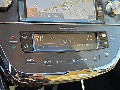 Used 2015 Toyota Avalon Limited image 17