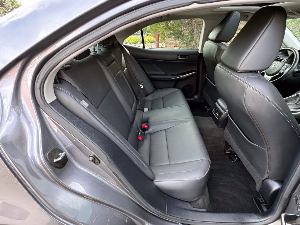 Used 2019 Lexus IS 300 AWD image 35