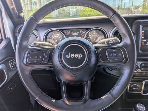 Used 2022 Jeep Gladiator Sport AWD/4WD image 17
