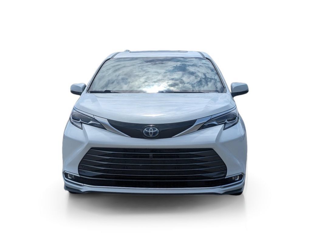 Used 2023 Toyota Sienna Platinum FWD image 2