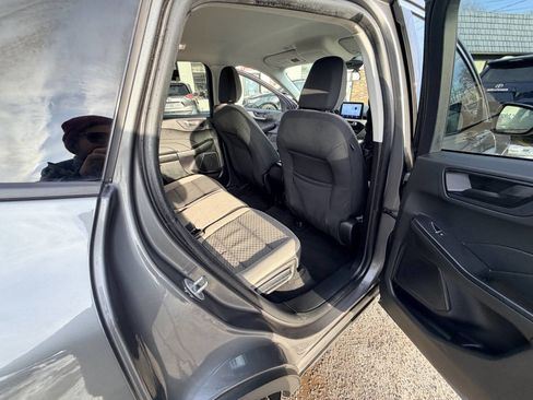 Used 2022 Ford Escape SE image 50