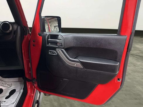 Used 2015 Jeep Wrangler Unlimited Sport w/ Quick Order Package 24S AWD/4WD image 19