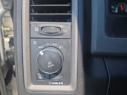 Used 2017 RAM 1500 Express AWD/4WD image 18
