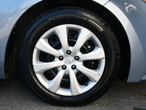 Used 2020 Toyota Corolla LE image 20