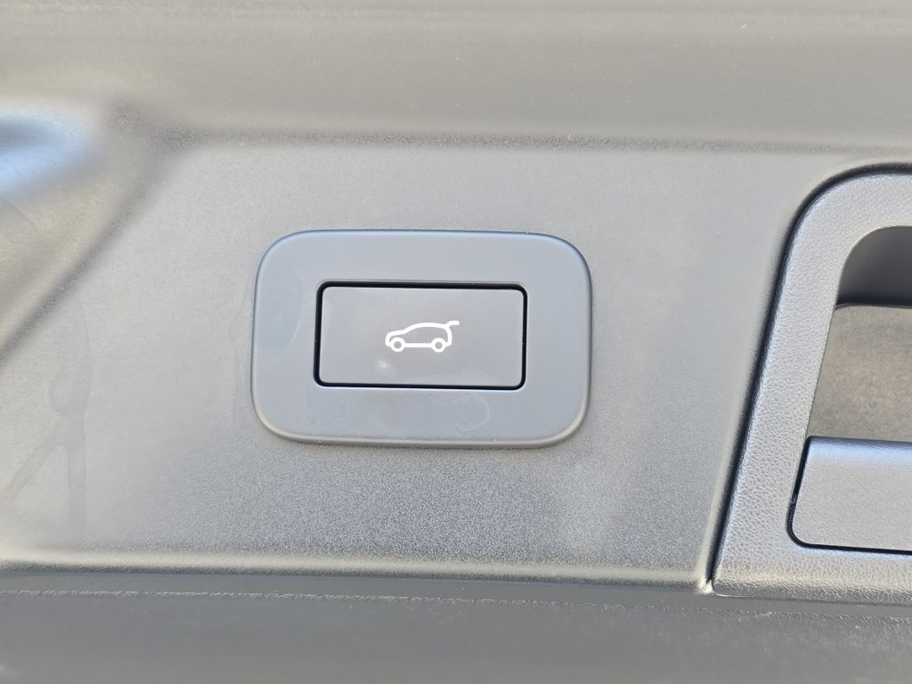 Used 2023 Land Rover Range Rover Velar R-Dynamic S AWD/4WD image 17
