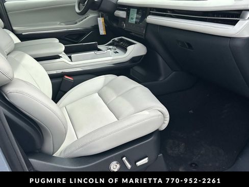 New 2026 Lincoln Navigator L Reserve AWD/4WD image 30