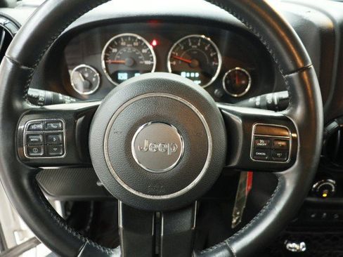 Used 2017 Jeep Wrangler Unlimited Sahara AWD/4WD image 9