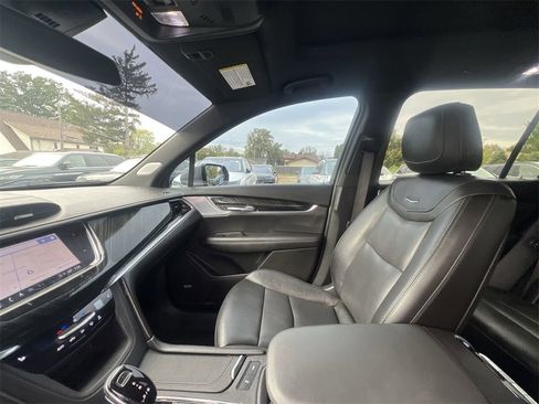 Used 2021 Cadillac XT6 Premium Luxury image 11