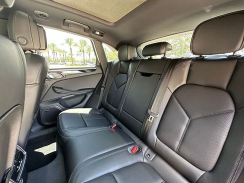 Certified 2025 Porsche Macan image 32