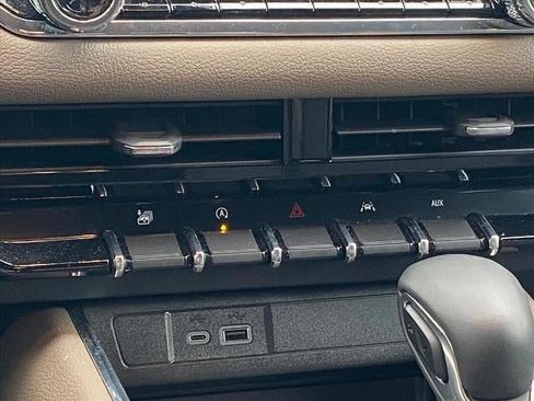 Certified 2025 GMC Canyon Denali image 13