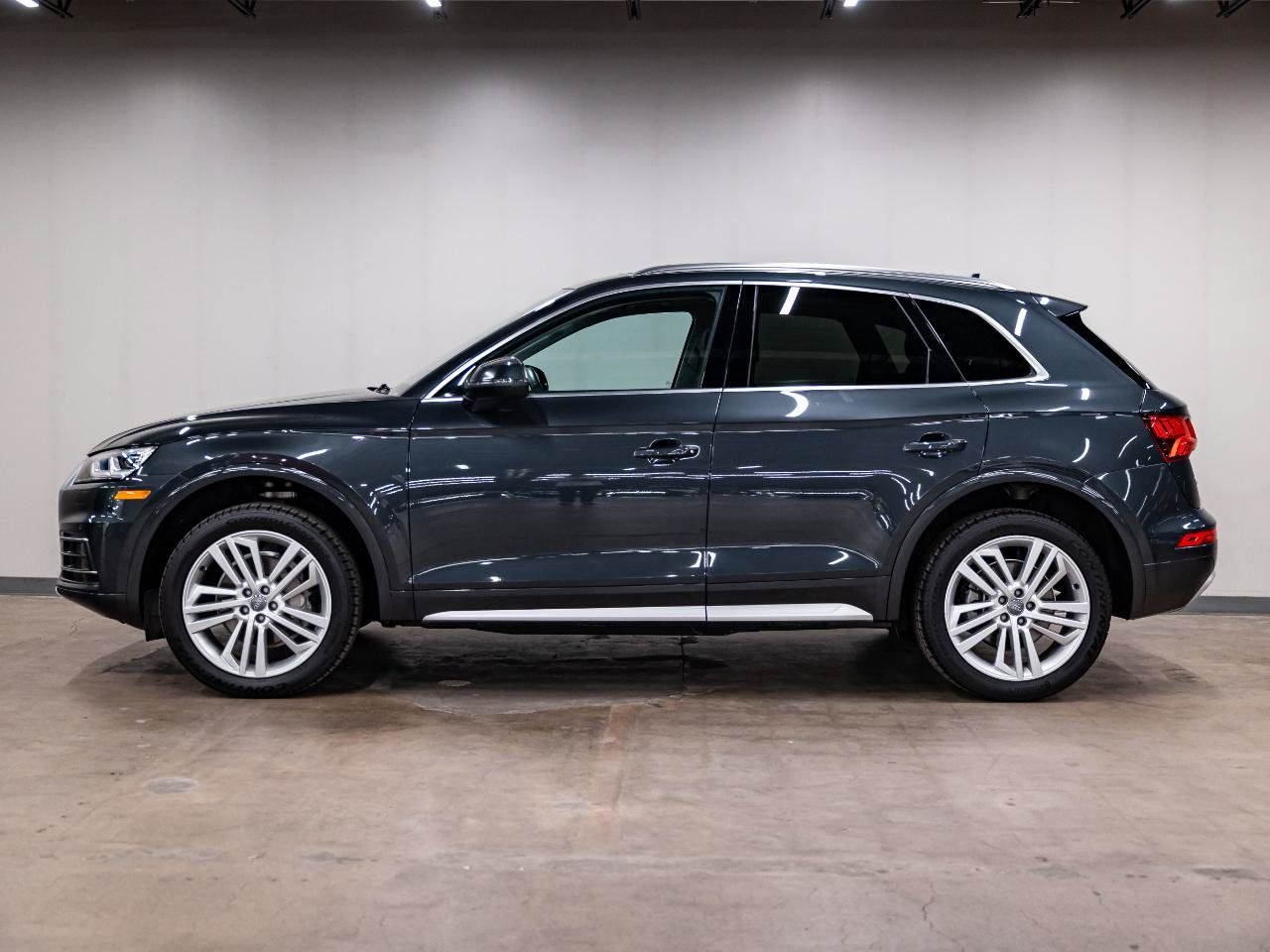Used 2018 Audi Q5 2.0T Premium Plus w/ Premium Plus Package AWD/4WD image 2