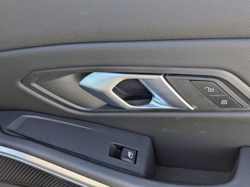 Used 2025 BMW 330i Sedan w/ Premium Package image 36