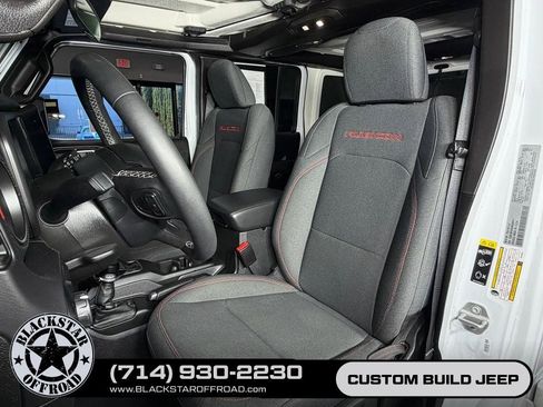 Used 2025 Jeep Wrangler Unlimited Rubicon AWD/4WD image 15