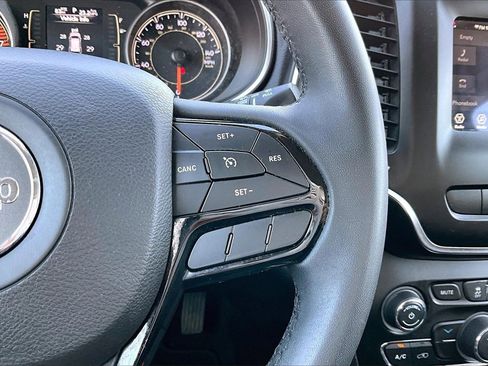 Certified 2020 Jeep Cherokee Latitude Plus image 26