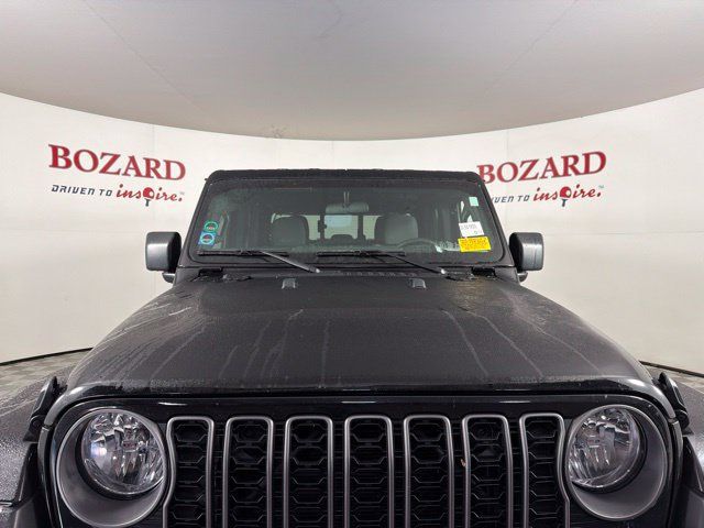 Used 2025 Jeep Gladiator Sport AWD/4WD image 4