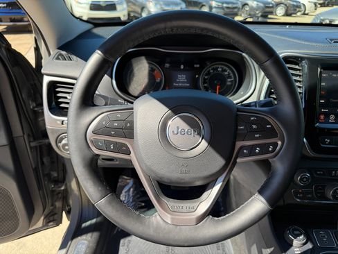 Used 2019 Jeep Cherokee Limited w/ Luxury Group image 14