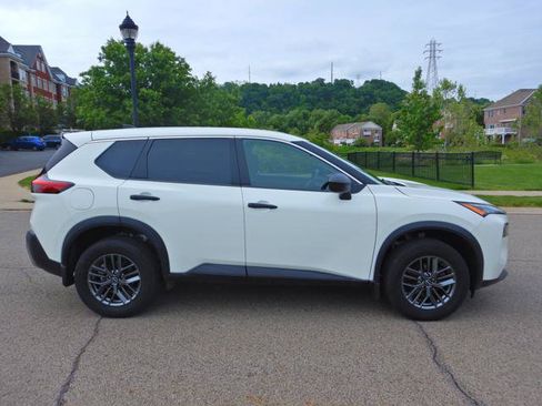 Used 2023 Nissan Rogue S AWD/4WD image 9
