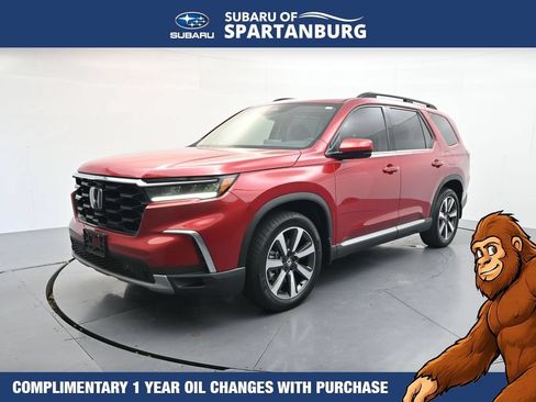 Used 2025 Honda Pilot Touring image 3