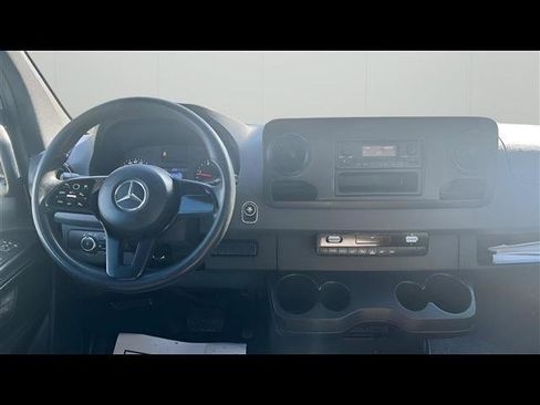 Used 2021 Mercedes-Benz Sprinter 2500 image 20