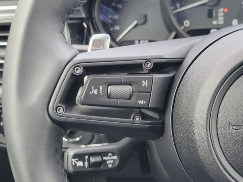 Used 2025 Porsche Macan image 12