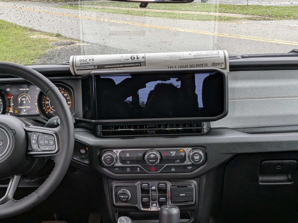 New 2027 Jeep Gladiator Sport AWD/4WD image 15
