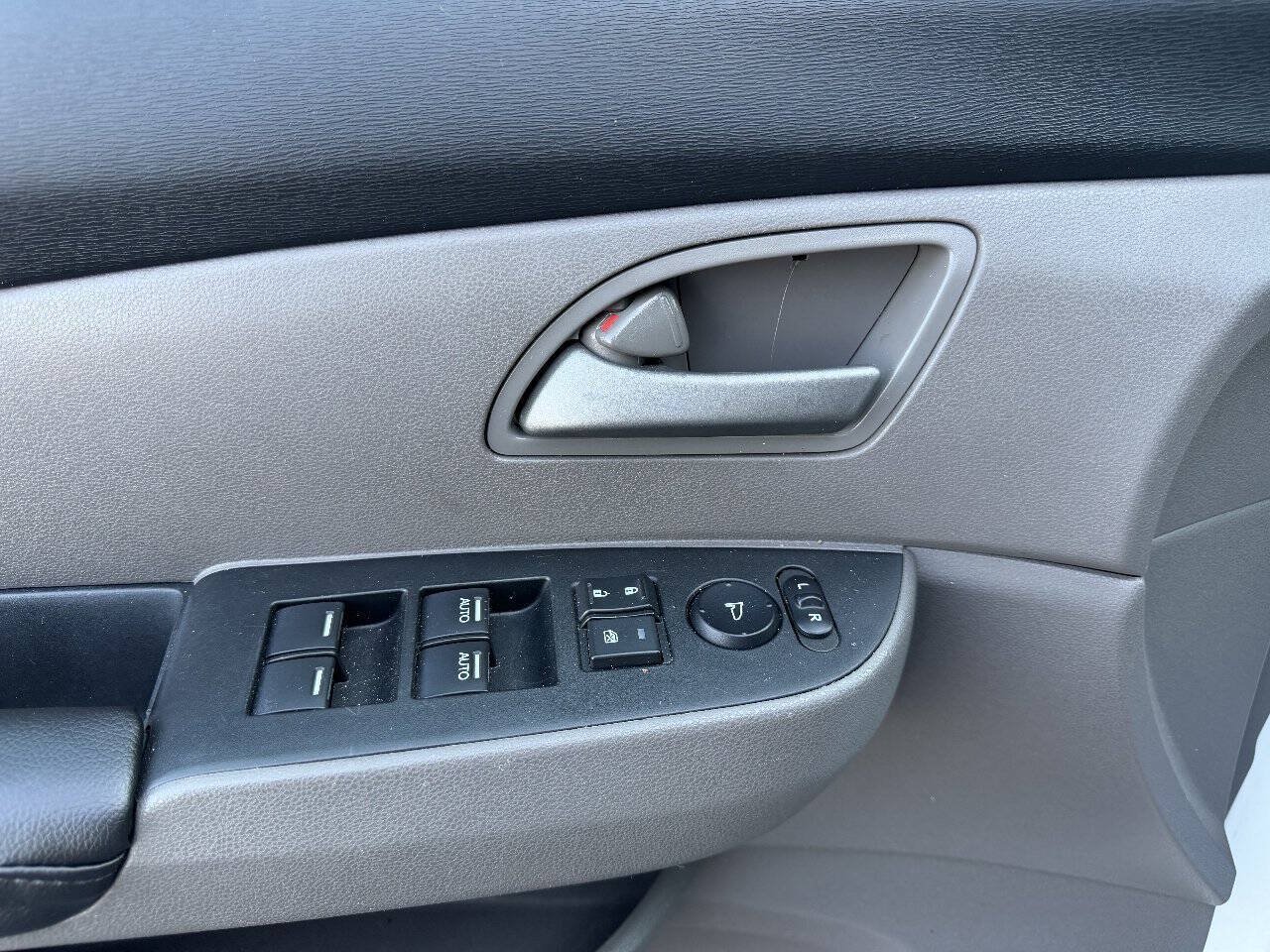 Used 2012 Honda Odyssey EX-L image 11