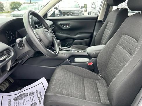 Used 2023 Honda HR-V LX image 15