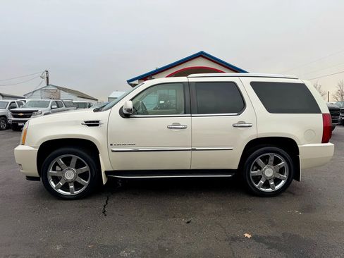 Used 2007 Cadillac Escalade Luxury w/ Information Package image 2