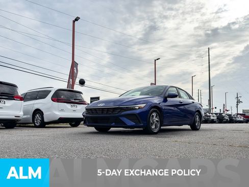 Certified 2024 Hyundai Elantra SE FWD image 3