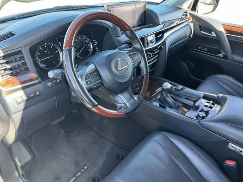 Used 2021 Lexus LX 570 4WD w/ Luxury Package image 20
