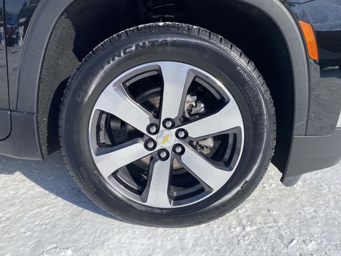 Used 2023 Chevrolet Traverse LT w/ LT Premium Package image 9