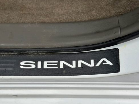 Used 2015 Toyota Sienna L FWD image 43