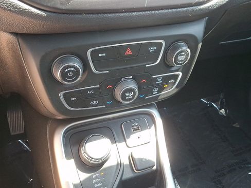 Used 2018 Jeep Compass Latitude w/ Popular Equipment Group AWD/4WD image 15