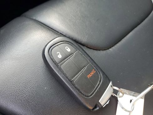 Used 2020 Jeep Cherokee Latitude Plus FWD image 26